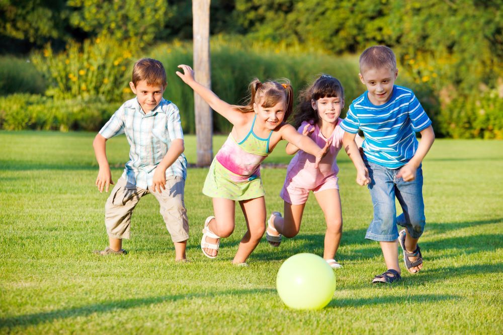 Les activitats esportives en temps de lleure afavoreixen el desenvolupament dels infants. Foto: Shutterstock