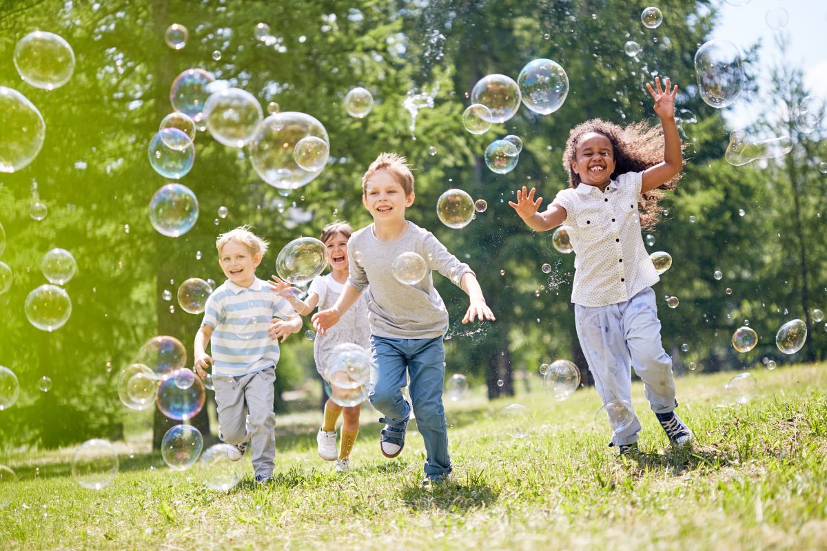 Activitats de lleure de qualitat perquè infants i joves gaudeixin de l’estiu. Foto: Shutterstock