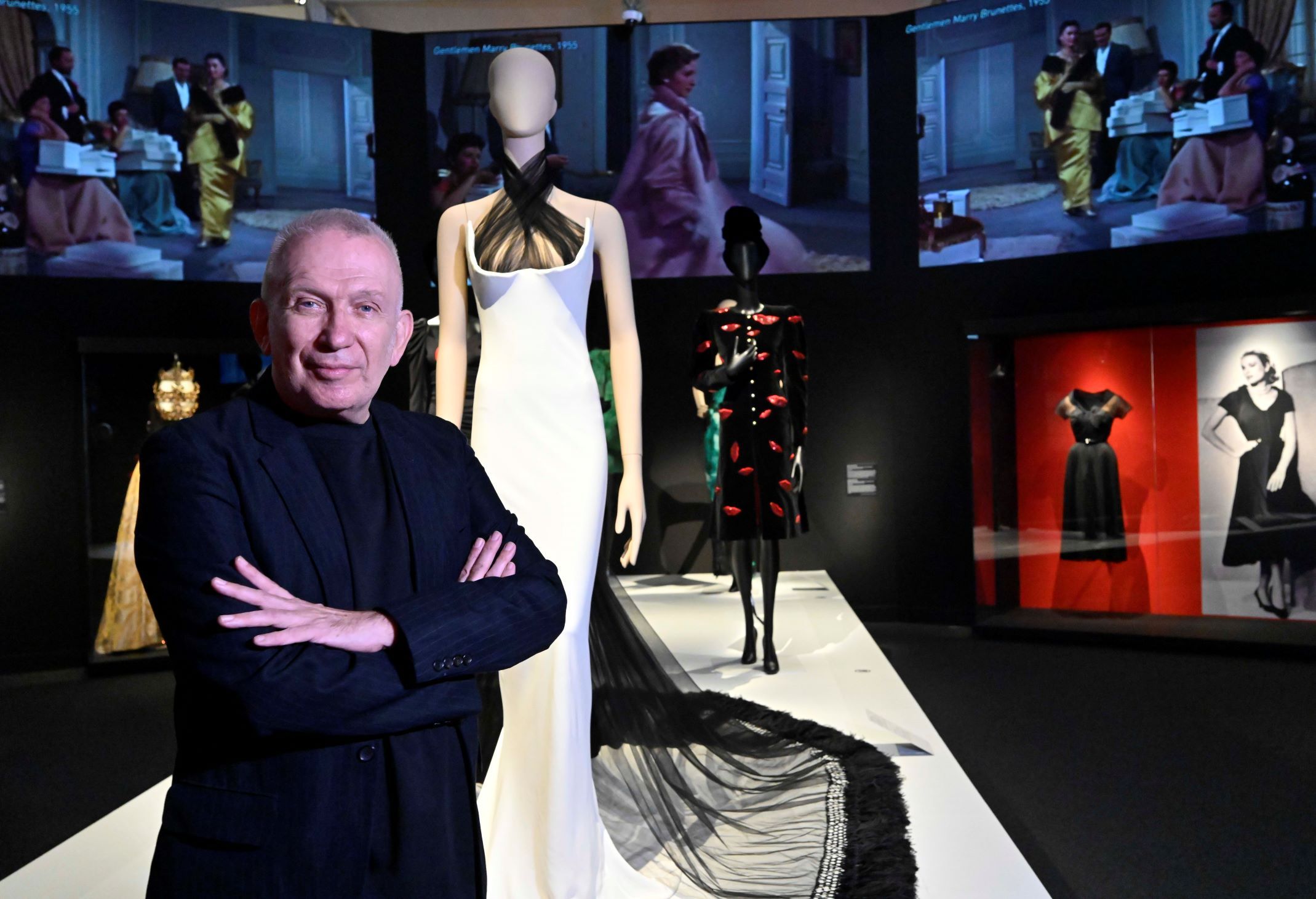 El dissenyador de moda i director artístic de la mostra, Jean Paul Gaultier, a CaixaForum Barcelona. Foto: Fundació 'La Caixa'
