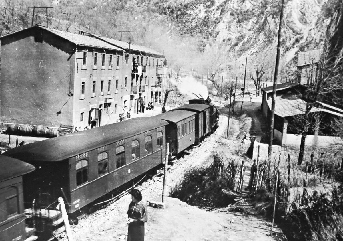 1200_15629273056.5._Tren_a_Sant_Salvador