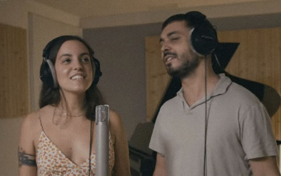 Ginestà cantant el "Compta amb mi" per a la Marató