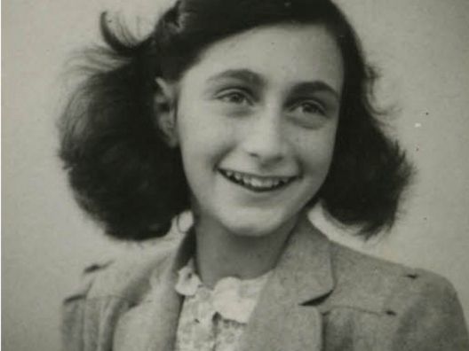 © Anne Frank Fonds - 12 anys, maig de 1942. © Anne Frank Fonds - 12 anys, maig de 1942.