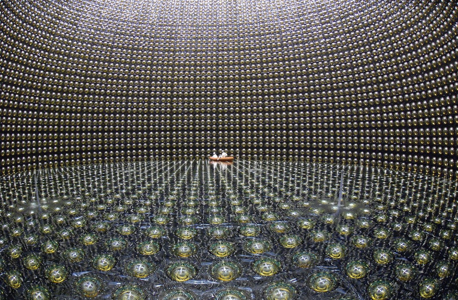 Observatori de neutrins Super-Kamiokande a la mina de Kamioka, Japó. Foto: Kamioka Observatory, ICRR (Institute for Cosmic Ray Research), The University of Tokyo