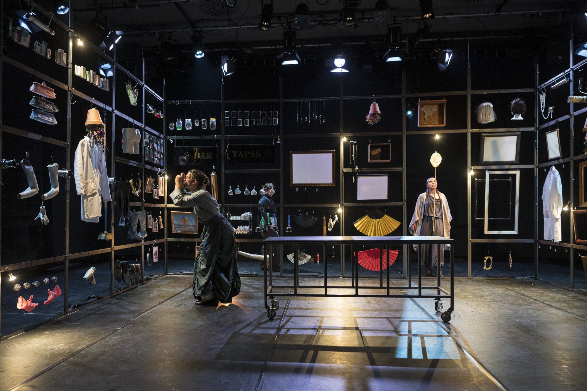 "Etcètera", espectacle realitzat per alumnat de l’ESAD al 2024 – Jordi Vidal / Institut del Teatre "Etcètera", espectacle realitzat per alumnat de l’ESAD al 2024 – Jordi Vidal / Institut del Teatre