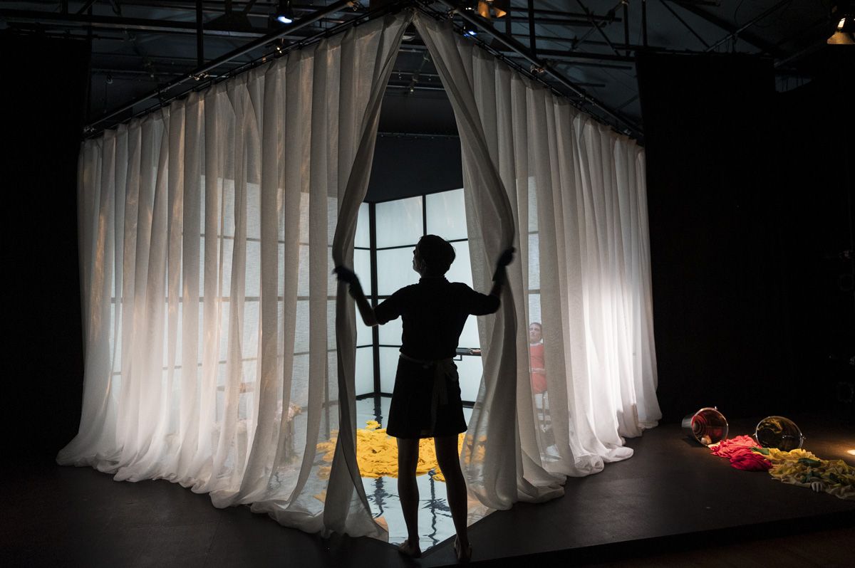 “Les criades”, espectacle realitzat per alumnat de l’ESAD al 2024 – Jordi Vidal / Institut del Teatre “Les criades”, espectacle realitzat per alumnat de l’ESAD al 2024 – Jordi Vidal / Institut del Teatre