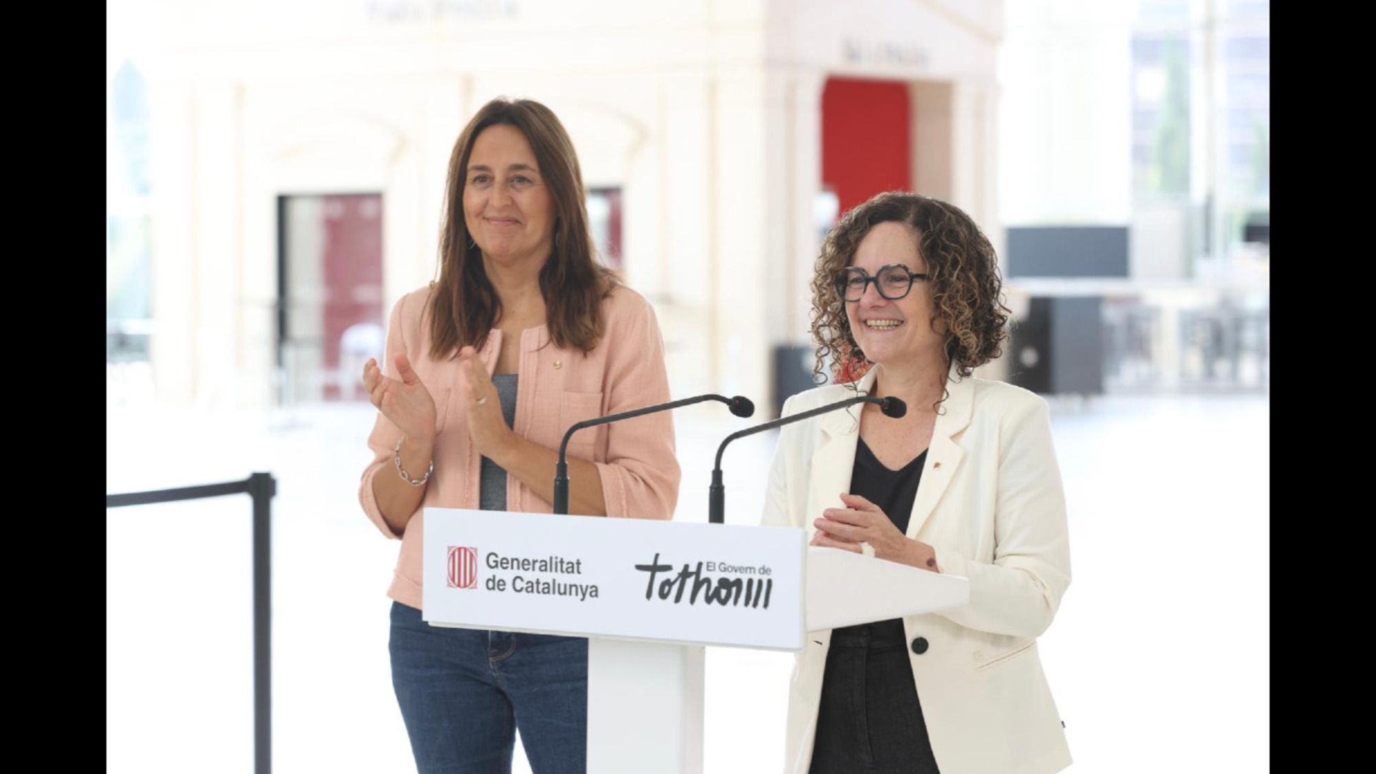 Les conselleres Esther Niubó (Educació) i Sònia Hernández (Cultura) durant la presentació del Programa Cultura i Educació al Teatre Nacional de Catalunya, 29 d’octubre de 2025