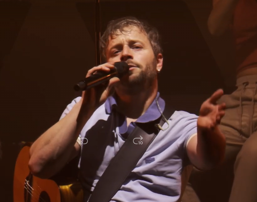 Josep Montero, cantant d'Oques Grasses, al Palau Sant Jordi