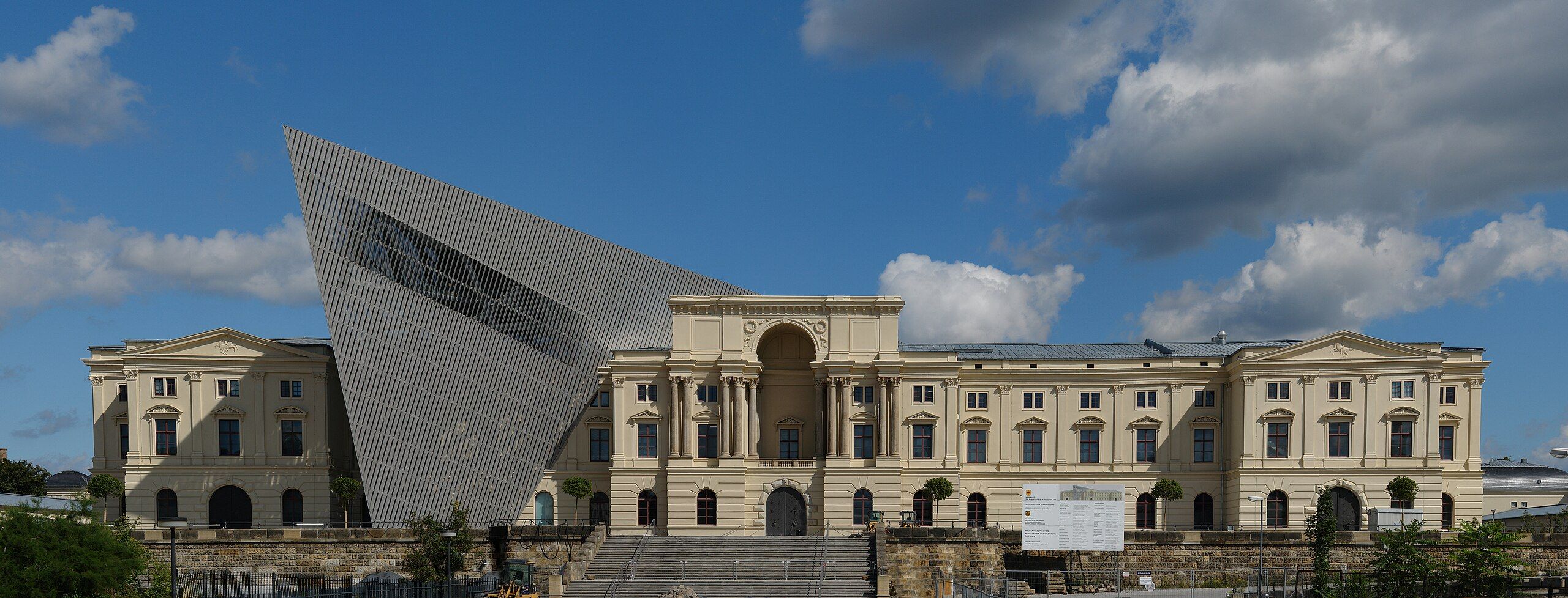 Military History Museum a Dresden (2010) de Daniel Libeskind