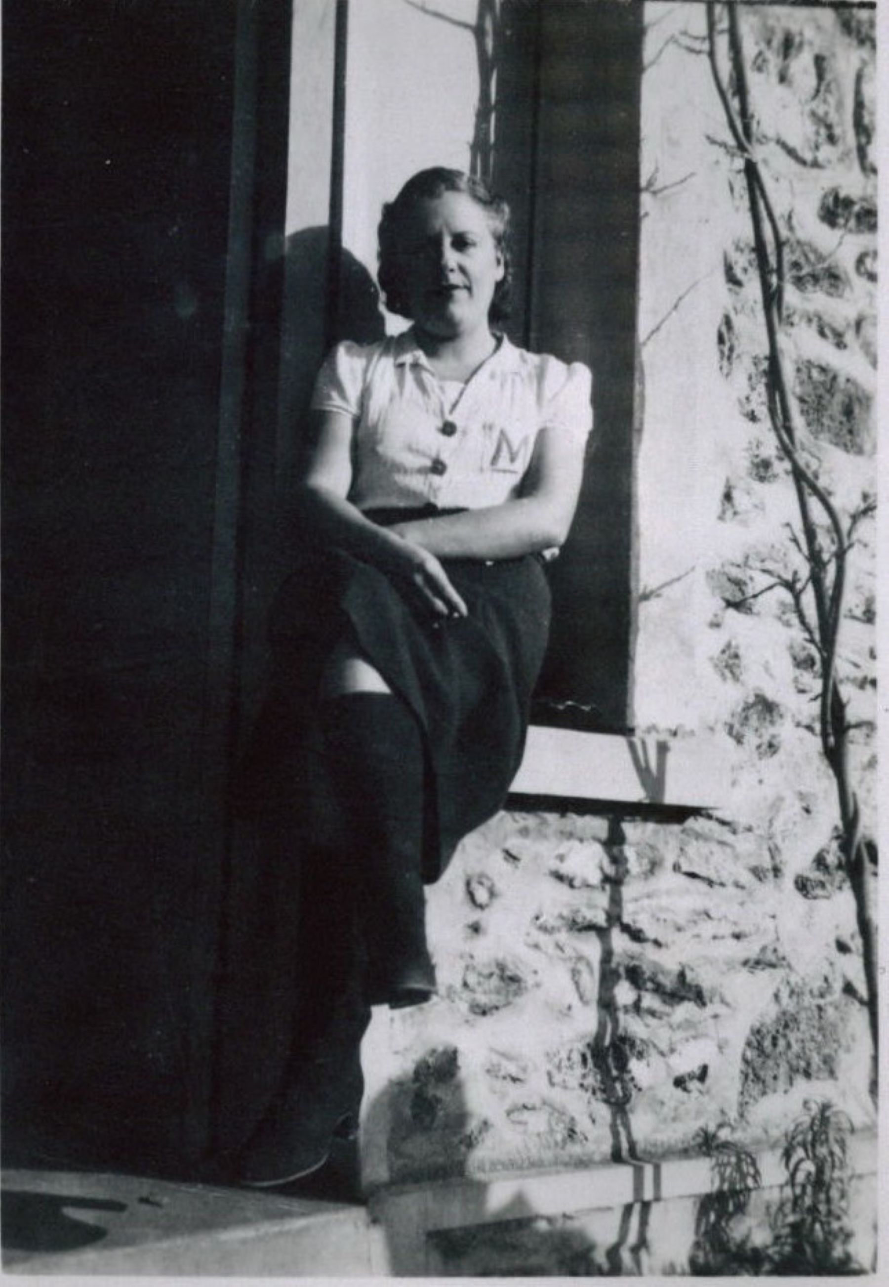 Mercè Rodoreda durant l’exili a Roissy-en-Brie, l’any 1939. Còpia d’exposició, 2025 Institut d’Estudis Catalans – Fundació Mercè Rodoreda, Barcelona