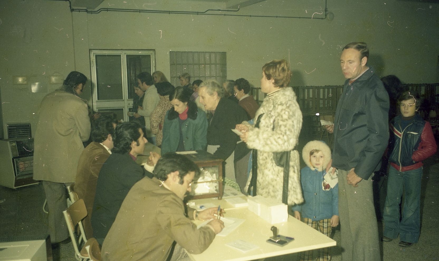 Referèndum del projecte de llei de Reforma. Política. 15 de desembre de 1976. Genís Vera / Museu de Badalona. AI. Fons Genís Vera.