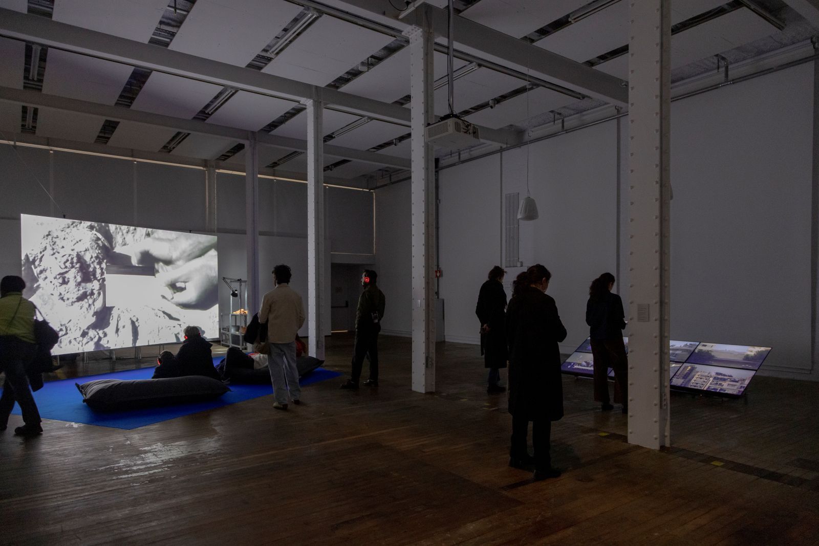 Anatomy of an Endless Scene, 2025. Vídeo en blanc i negre, 4 K, color, so 15min 30s.