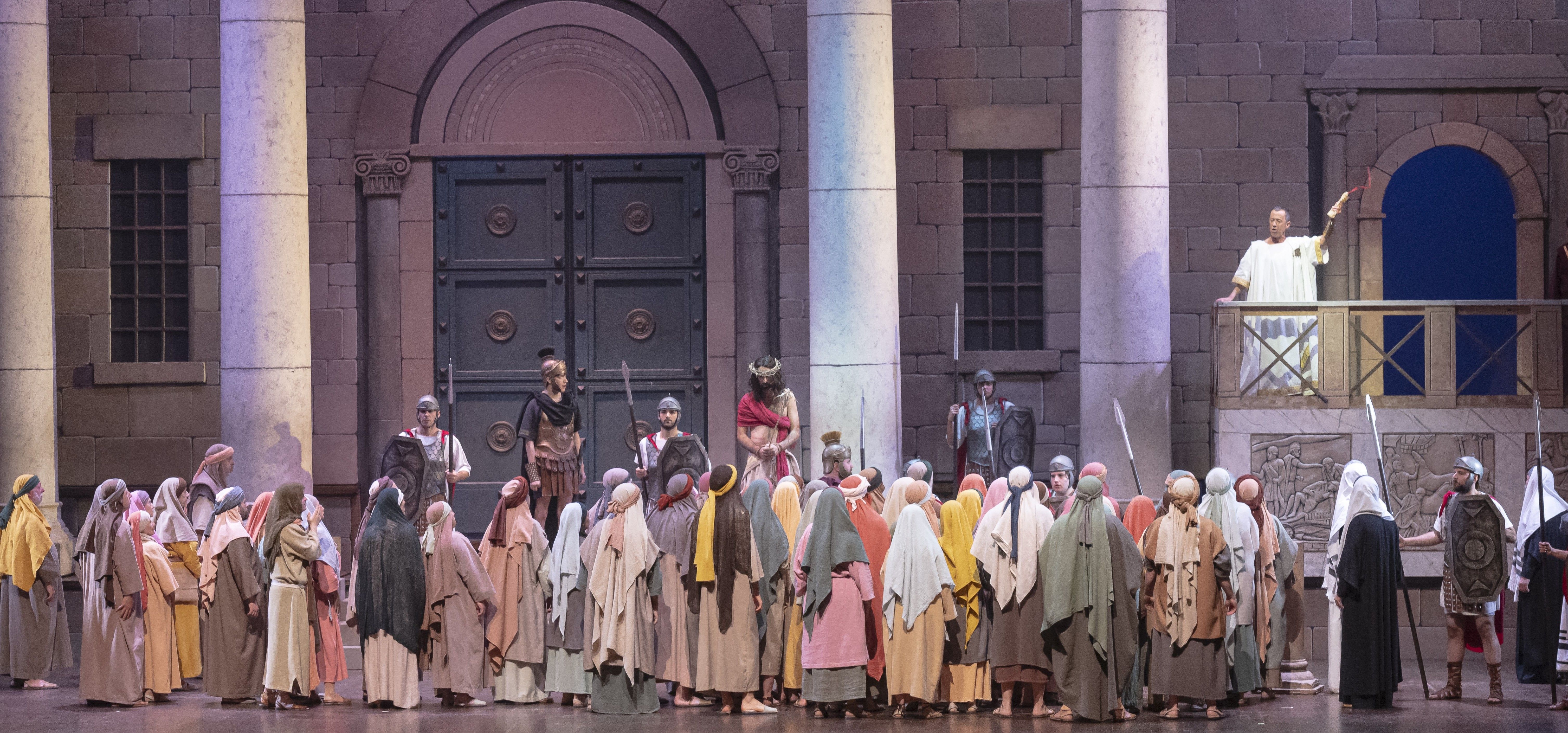 13. Jesús és condemnat a mort