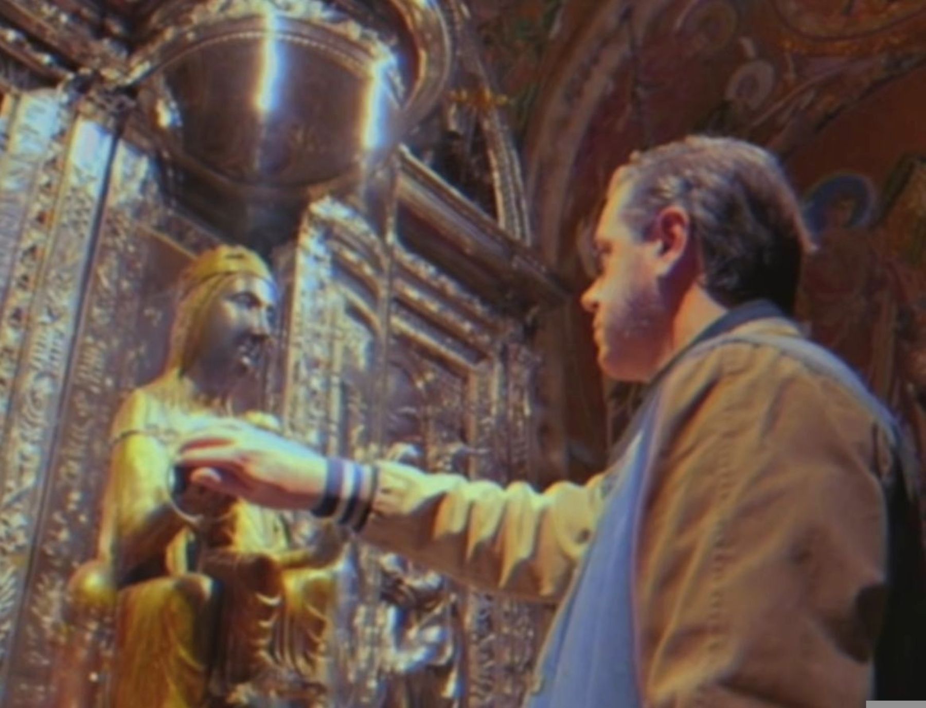 Arnau Tordera al videoclip del "Virolai"