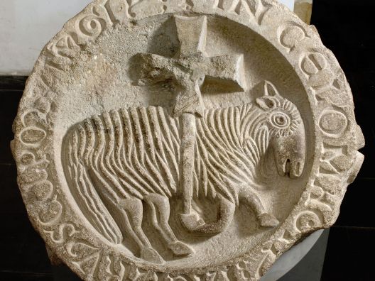 Agnus Dei, galilea de la abadia de Cluny, segona meitat del segle XII. Cluny, Musée d’Art et d’Archéologie. © Philippe BerthéCMN Dist. SCALA, Florence