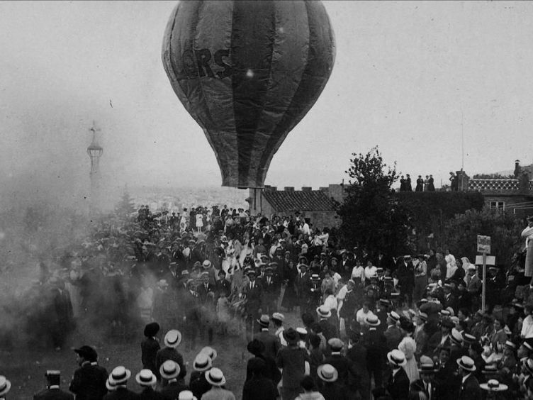 Enlairament de globus aerostàtic a la gran esplanada, 1903-1907, Frederic Ballell. AFB