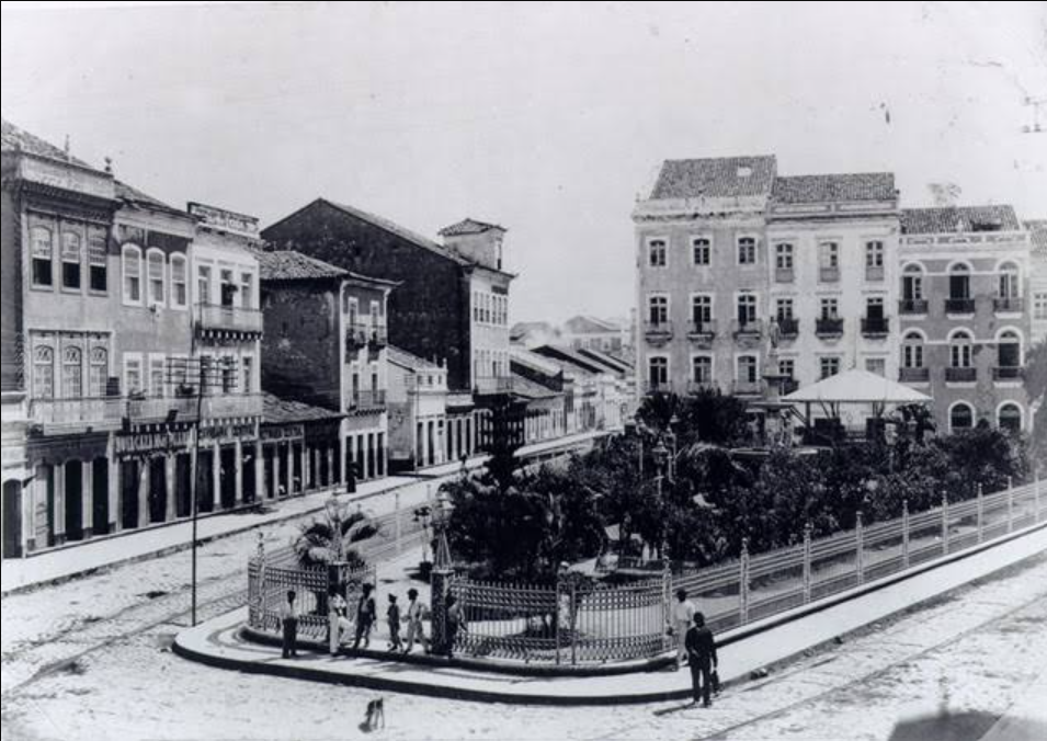 Casa de Clarice ispector (quart edifici d'esquerra a dreta). Antiga plaça Conde d'Eu, actual plaça Maciel Pinheiro, al barri de Boa Vista, a la ciutat de Recife