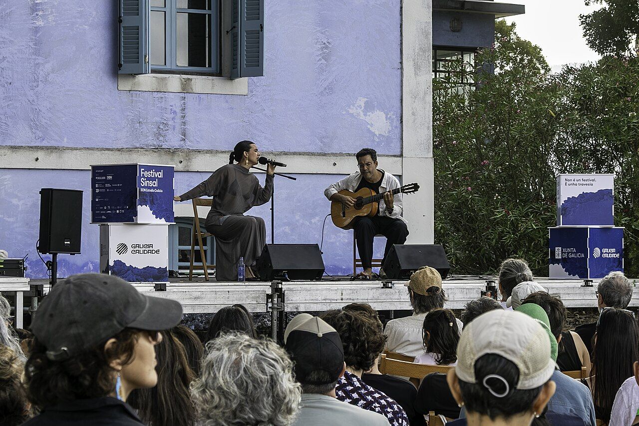 Acords i lletres de Júlia Colom